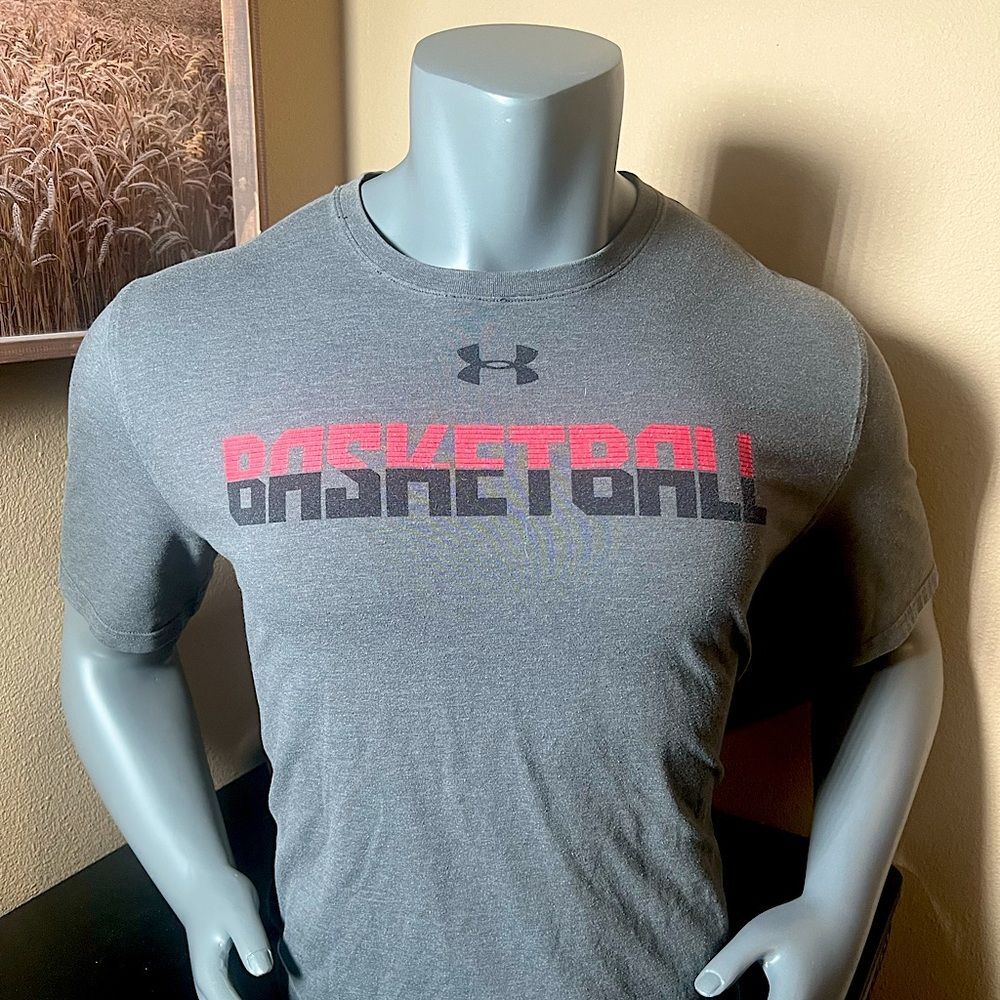 Under Armour Men’s Basketball Graphic T-Shirt Size Large Short Sleeve